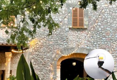 BL 650W LED FÉNYFÜZÉR 230V 50M 70W MELEGFEHÉR IP66 FEKETE VEZETÉK, SOROLHATÓ, BETÁPPAL